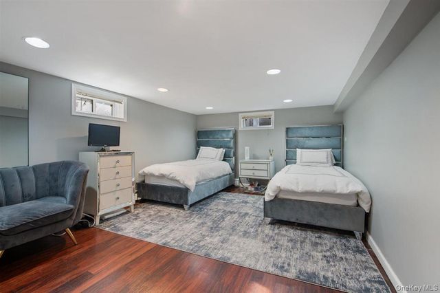 16 Valley Lane N, North Woodmere, NY 11581