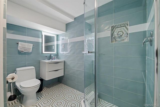 16 Valley Lane N, North Woodmere, NY 11581