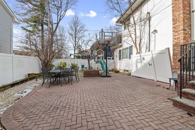 16 Valley Lane N, North Woodmere, NY 11581