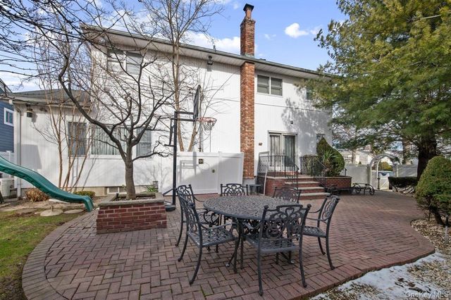 16 Valley Lane N, North Woodmere, NY 11581