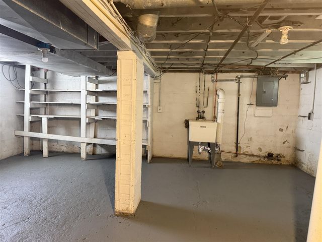 385 Central Avenue, Pontiac, MI 48341