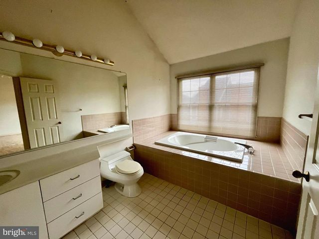 12 RIVER OAKS CIR, Baltimore, MD 21208