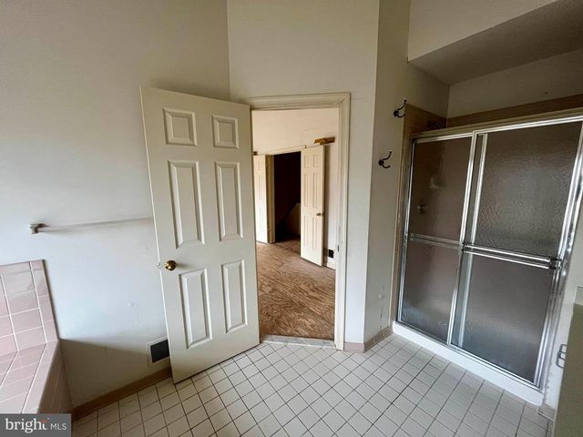 12 RIVER OAKS CIR, Baltimore, MD 21208