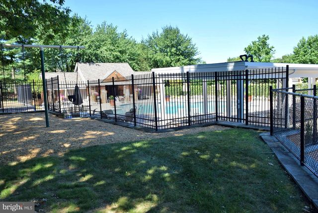 12 RIVER OAKS CIR, Baltimore, MD 21208