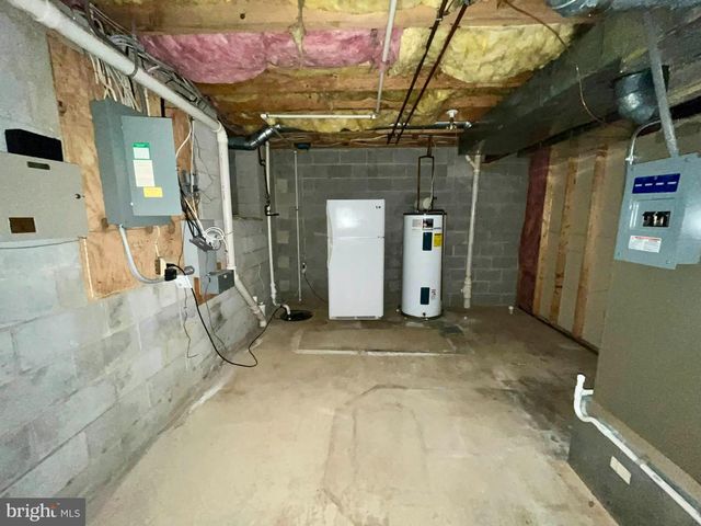 12 RIVER OAKS CIR, Baltimore, MD 21208