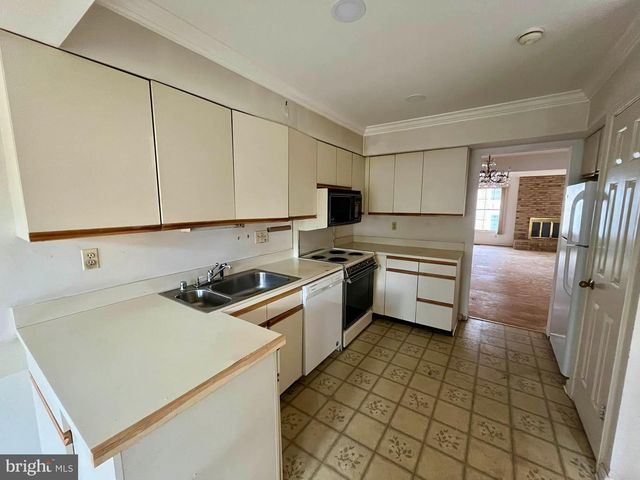 12 RIVER OAKS CIR, Baltimore, MD 21208