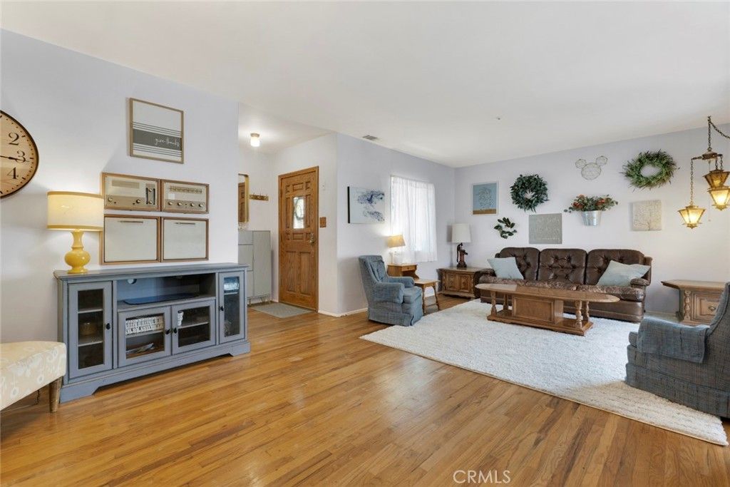 3018 Jolley Drive, Burbank, CA 91504 — photo 2