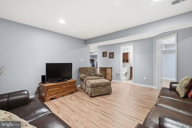 11411 HOLLOW TIMBER CT, Reston, VA 20194