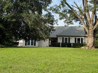 3367 Clearwater Dr, Clarksville, TN 37042