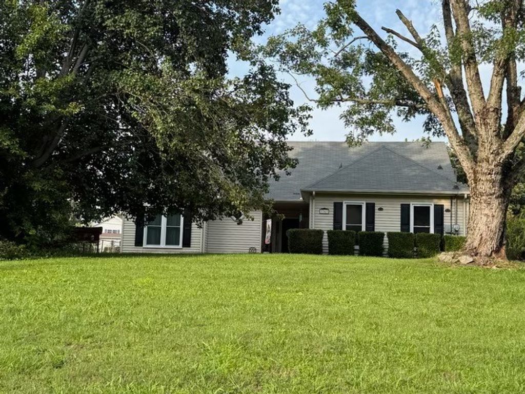 3367 Clearwater Dr, Clarksville, TN 37042