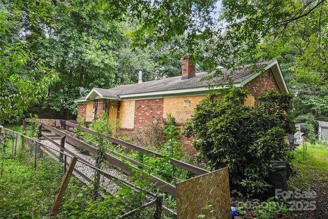 6109 Paw Creek Road, Charlotte, NC 28214
