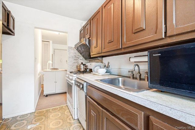 68-15 Selfridge Street 4F, Forest Hills, NY 11375