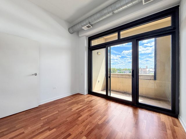 4015 N Milwaukee Avenue 410, Chicago, IL 60641