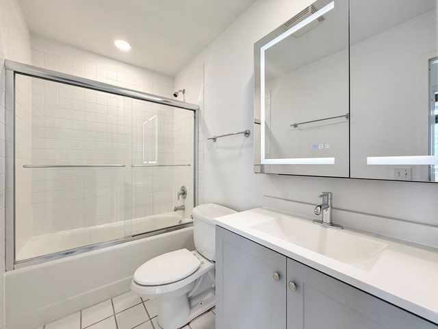 4015 N Milwaukee Avenue 410, Chicago, IL 60641