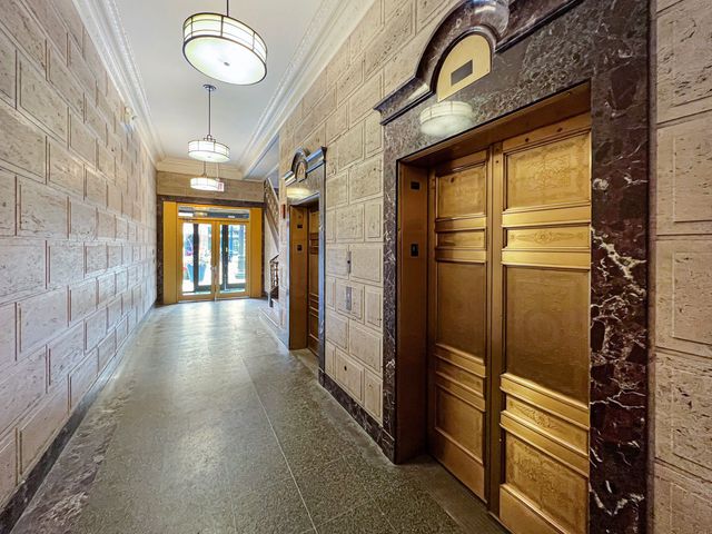 4015 N Milwaukee Avenue 410, Chicago, IL 60641