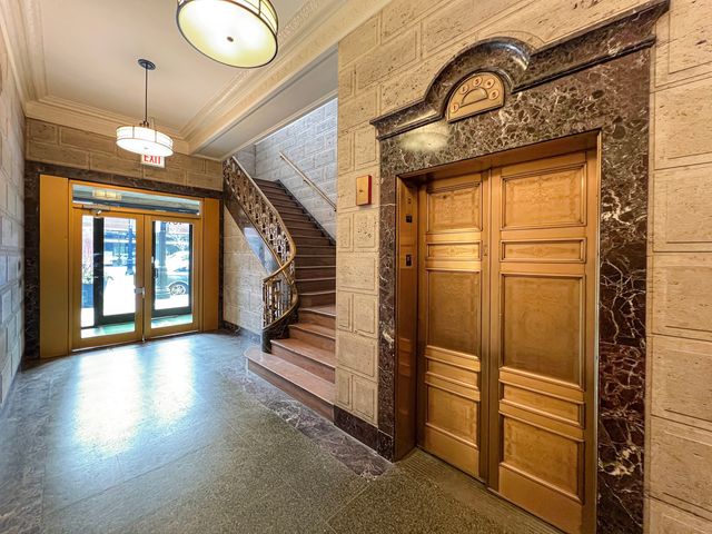 4015 N Milwaukee Avenue 410, Chicago, IL 60641