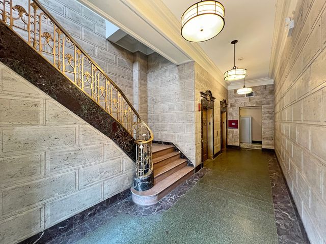 4015 N Milwaukee Avenue 410, Chicago, IL 60641