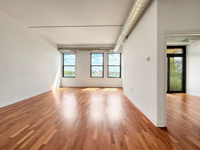 4015 N Milwaukee Avenue 410, Chicago, IL 60641