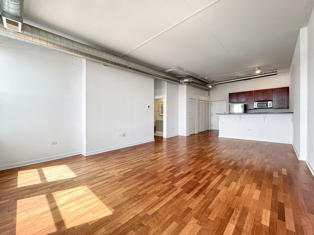 4015 N Milwaukee Avenue 410, Chicago, IL 60641