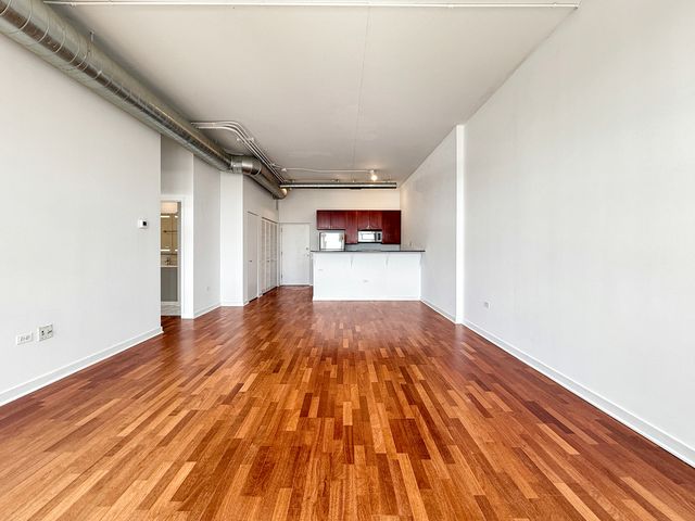 4015 N Milwaukee Avenue 410, Chicago, IL 60641