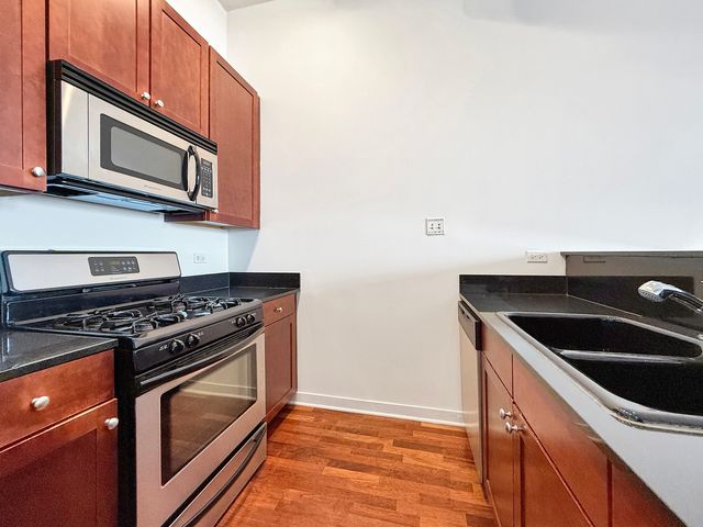 4015 N Milwaukee Avenue 410, Chicago, IL 60641
