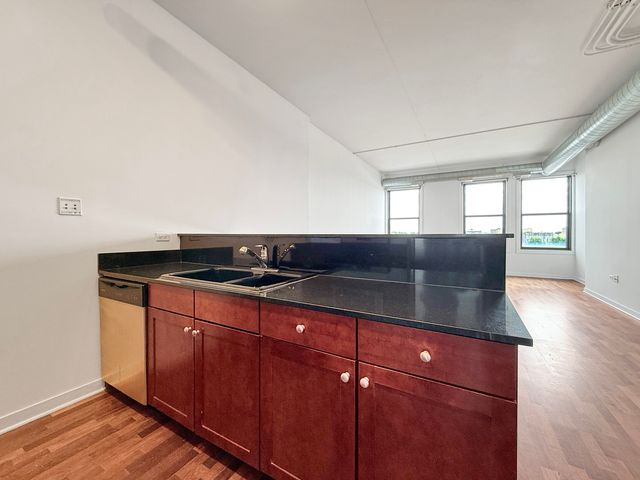 4015 N Milwaukee Avenue 410, Chicago, IL 60641