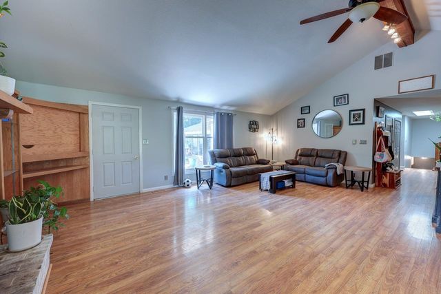 4210 Meadowbrook Ln, Winfield, KS 67156