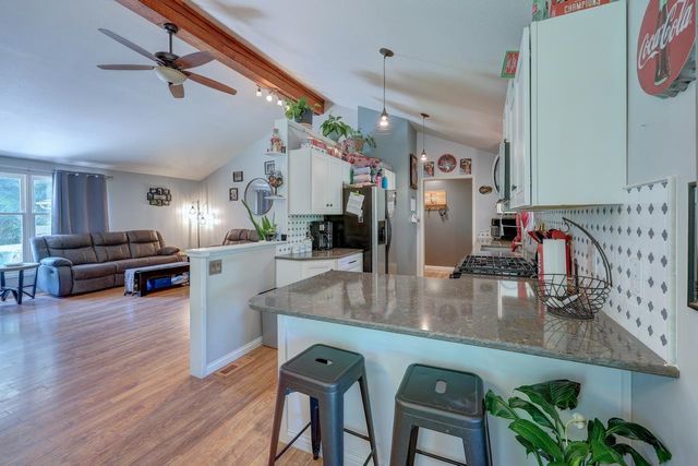 4210 Meadowbrook Ln, Winfield, KS 67156