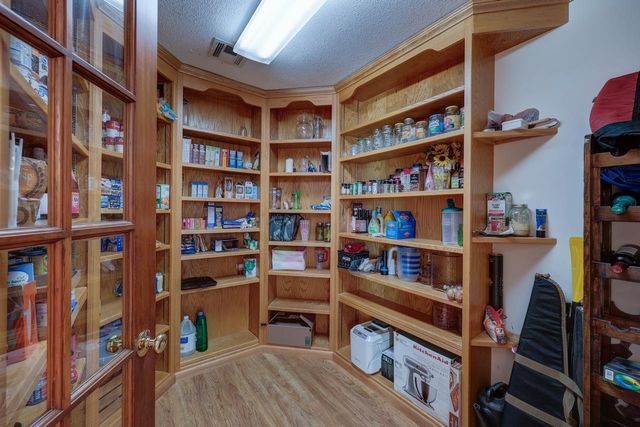 4210 Meadowbrook Ln, Winfield, KS 67156