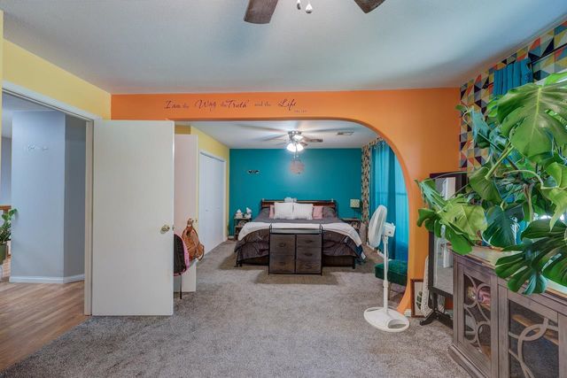 4210 Meadowbrook Ln, Winfield, KS 67156