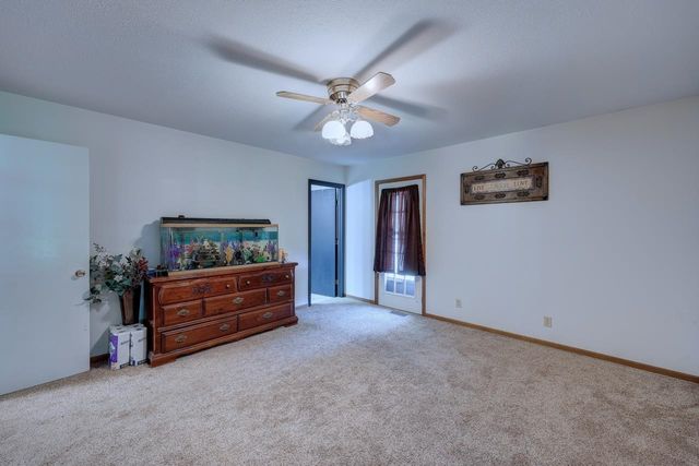 4210 Meadowbrook Ln, Winfield, KS 67156