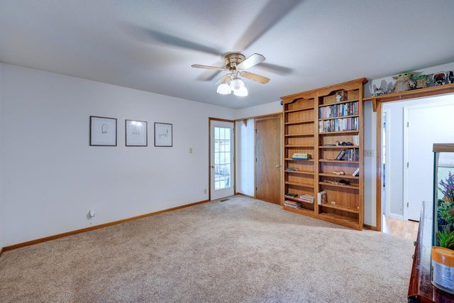 4210 Meadowbrook Ln, Winfield, KS 67156