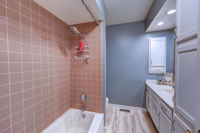 4210 Meadowbrook Ln, Winfield, KS 67156