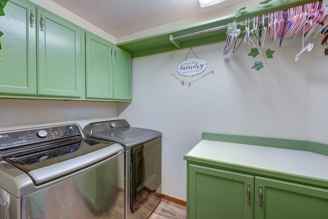 4210 Meadowbrook Ln, Winfield, KS 67156