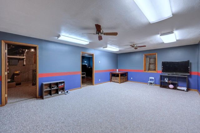 4210 Meadowbrook Ln, Winfield, KS 67156