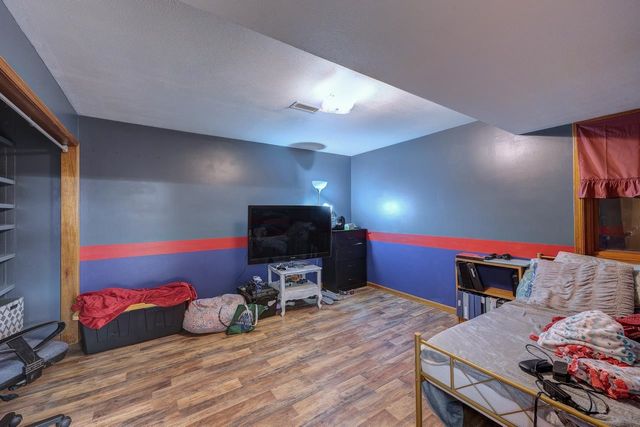 4210 Meadowbrook Ln, Winfield, KS 67156