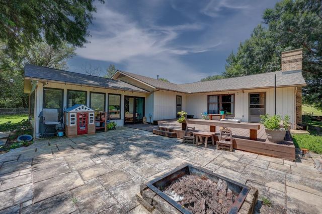 4210 Meadowbrook Ln, Winfield, KS 67156