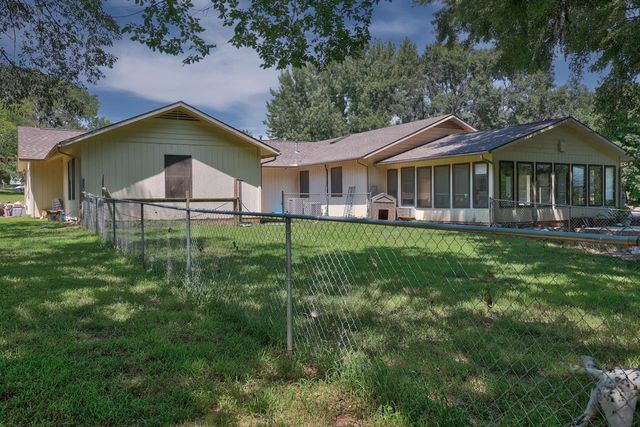 4210 Meadowbrook Ln, Winfield, KS 67156