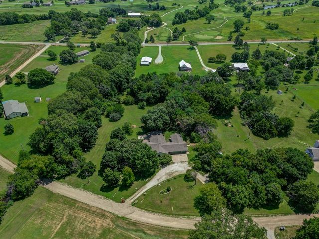 4210 Meadowbrook Ln, Winfield, KS 67156