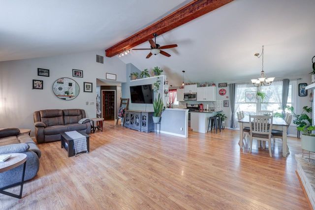 4210 Meadowbrook Ln, Winfield, KS 67156