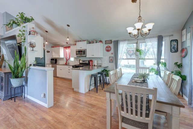 4210 Meadowbrook Ln, Winfield, KS 67156