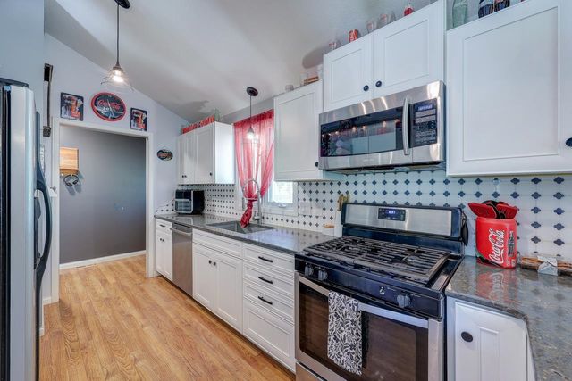 4210 Meadowbrook Ln, Winfield, KS 67156