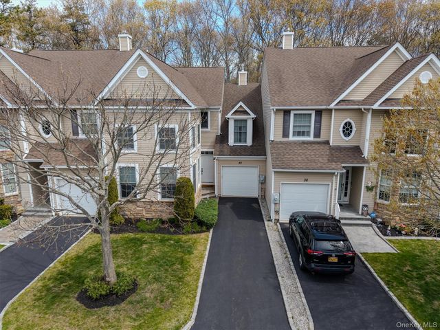 40 Eagle Circle, Bohemia, NY 11716