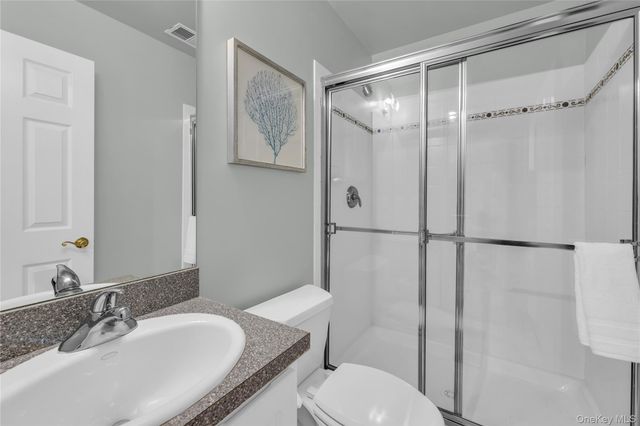 40 Eagle Circle, Bohemia, NY 11716