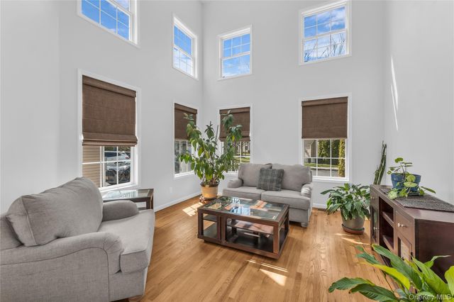40 Eagle Circle, Bohemia, NY 11716