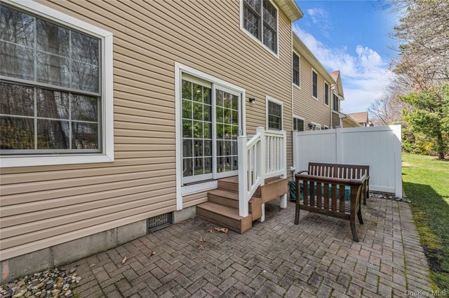 40 Eagle Circle, Bohemia, NY 11716