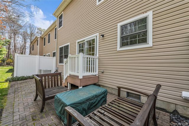 40 Eagle Circle, Bohemia, NY 11716