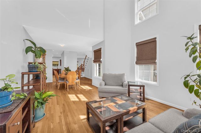 40 Eagle Circle, Bohemia, NY 11716