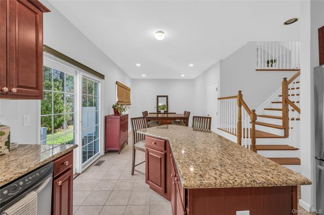 40 Eagle Circle, Bohemia, NY 11716