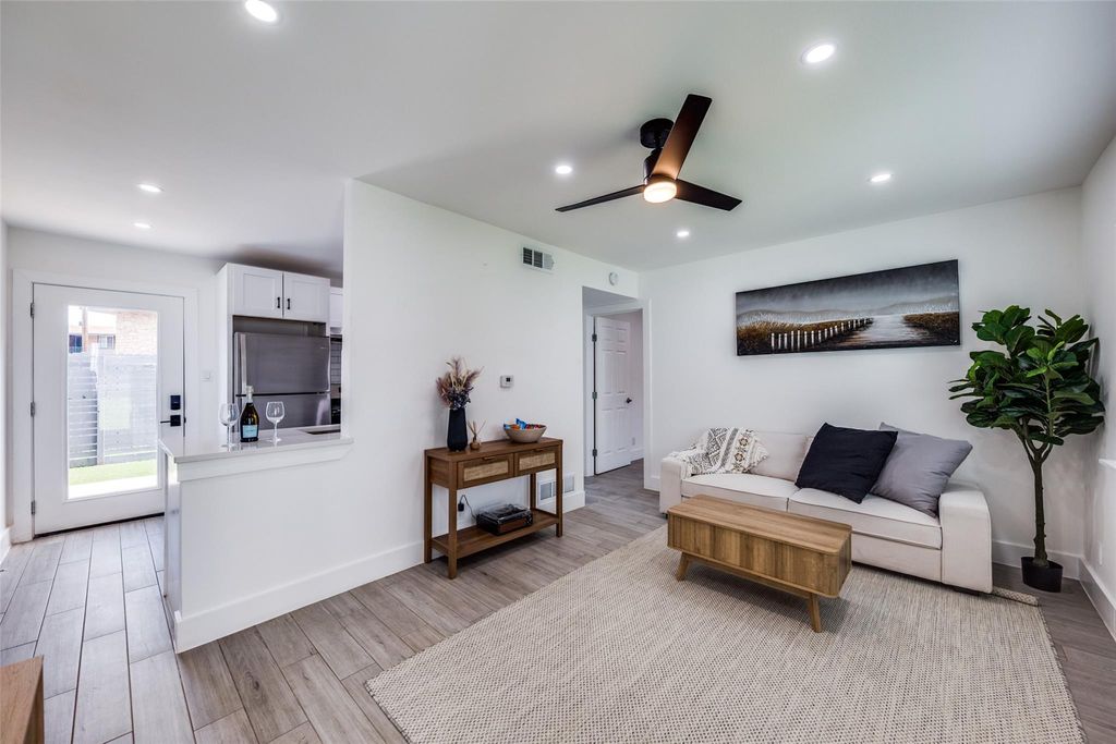 1200 E 52nd ST 107, Austin, TX 78723